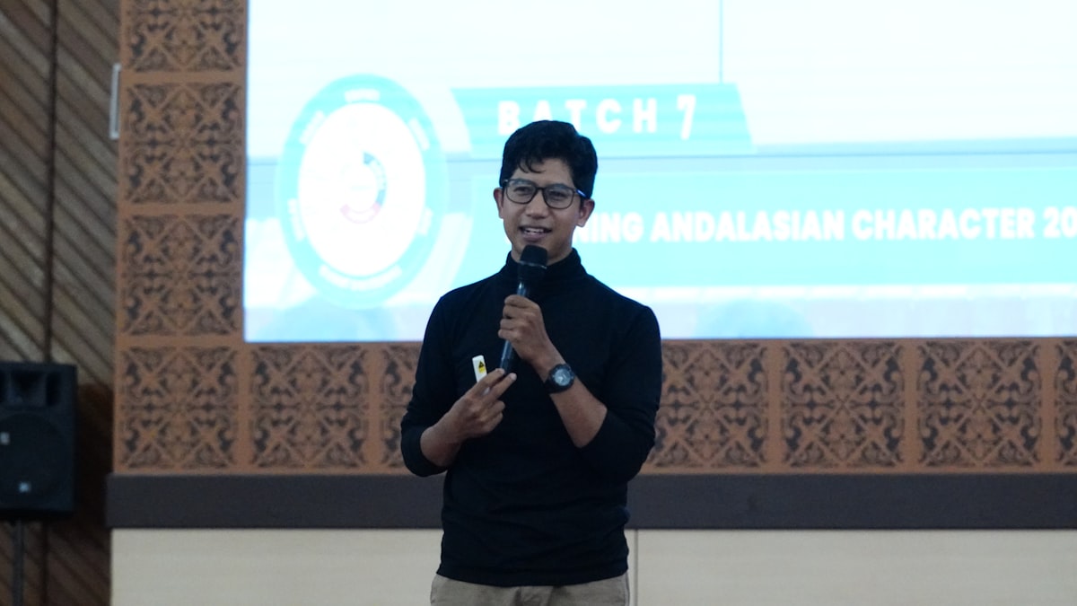 The Secret of TED Speakers: The Power of Structured Expression